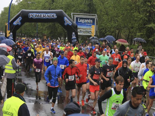 Más de medio millar de corredores desafían a la lluvia