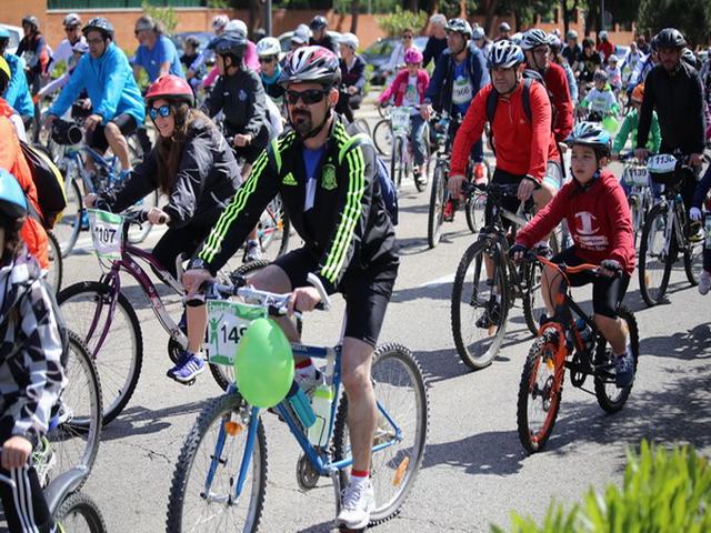 Más de 13.500 personas han participado este fin de semana en los eventos de calle protagonizados por la Holi Run y la Fiesta de la Bicicleta y la Rueda 